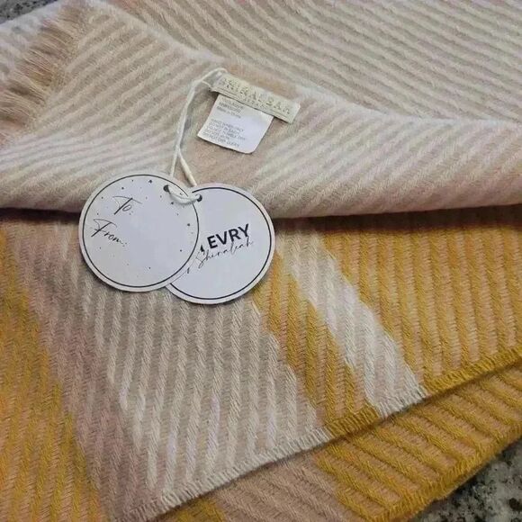 Shiraleah Ani Evry Women's Tan/Yellow Acrylic Plaid Scarf NEW - Picture 5 of 5